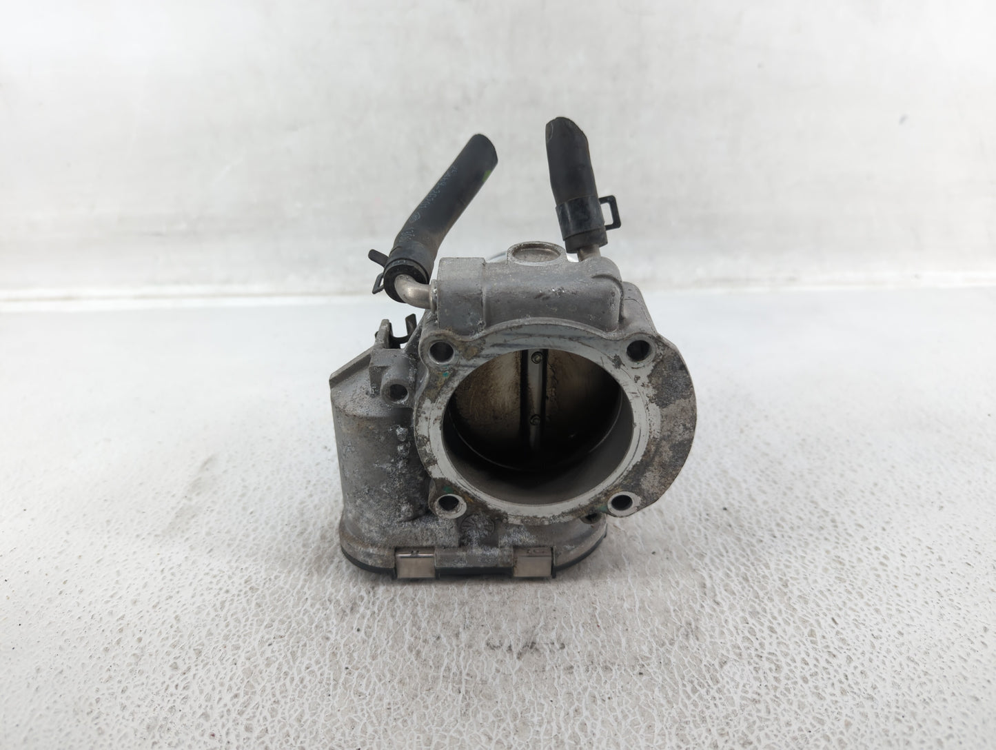 2014 Hyundai Santa Fe Throttle Body P/N:35100-2G700 Fits Fits 2011 2012 2013 2015 2016 OEM Used Auto Parts - Oemusedautopart