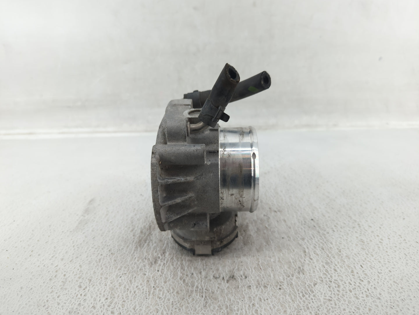 2014 Hyundai Santa Fe Throttle Body P/N:35100-2G700 Fits Fits 2011 2012 2013 2015 2016 OEM Used Auto Parts - Oemusedautopart