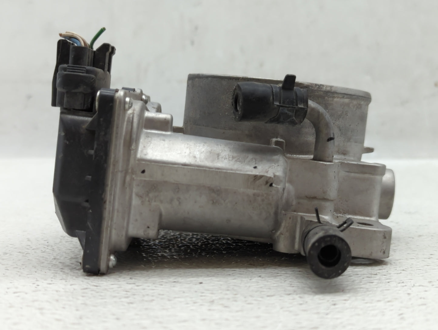 2013-2018 Hyundai Santa Fe Throttle Body P/N:35100-3CAA0 Fits Fits 2012 2013 2014 2015 2016 2017 2018 OEM Used Auto Parts - 