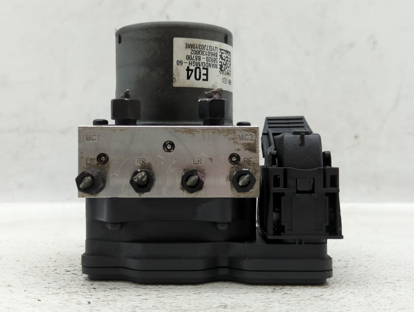 2013-2016 Hyundai Santa Fe ABS Pump Control Module Replacement P/N:58920-B8700 Fits Fits 2013 2014 2015 2016 OEM Used Auto P