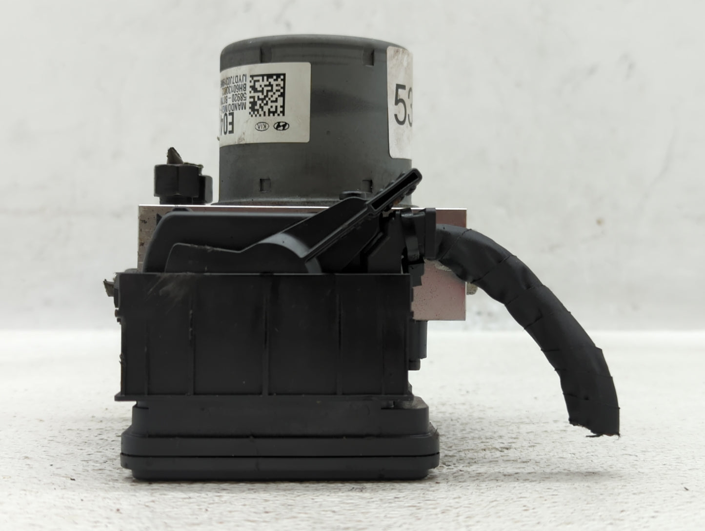 2013-2016 Hyundai Santa Fe ABS Pump Control Module Replacement P/N:58920-B8700 Fits Fits 2013 2014 2015 2016 OEM Used Auto P