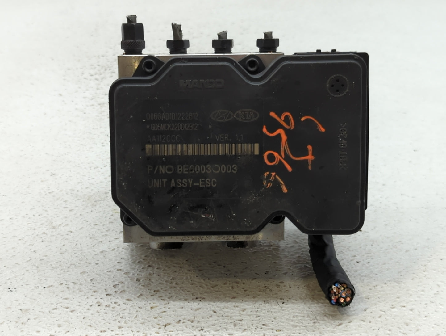 2013-2016 Hyundai Santa Fe ABS Pump Control Module Replacement P/N:58920-B8700 Fits Fits 2013 2014 2015 2016 OEM Used Auto P