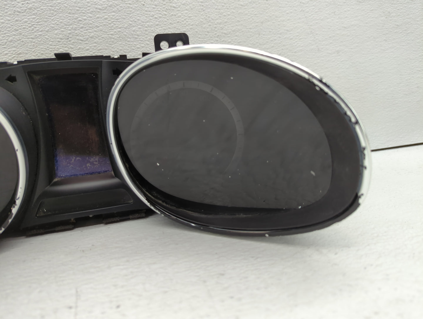 2014 Hyundai Santa Fe Instrument Cluster Speedometer Gauges P/N:94011-B8051 Fits OEM Used Auto Parts - Oemusedautoparts1.com
