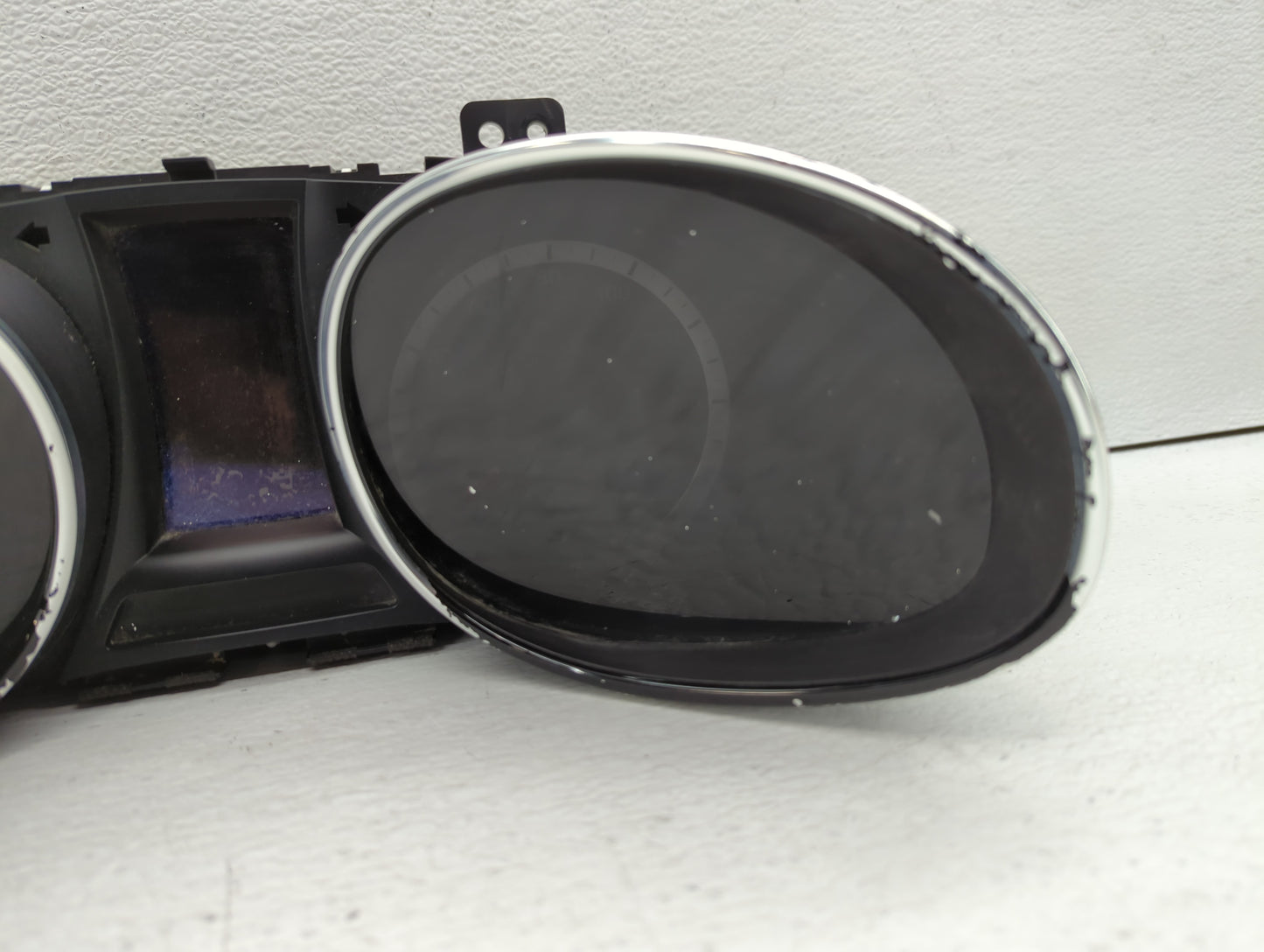 2014 Hyundai Santa Fe Instrument Cluster Speedometer Gauges P/N:94011-B8051 Fits OEM Used Auto Parts - Oemusedautoparts1.com