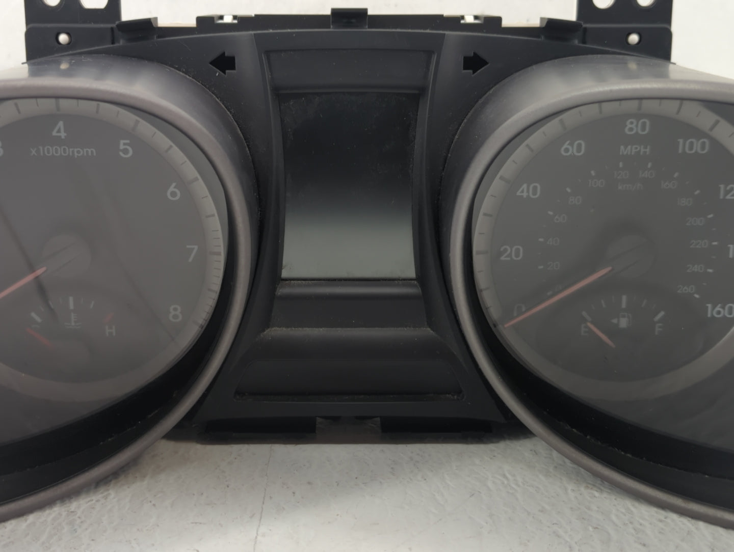 2013-2014 Hyundai Santa Fe Instrument Cluster Speedometer Gauges P/N:94001-4Z011 Fits Fits 2013 2014 OEM Used Auto Parts - O
