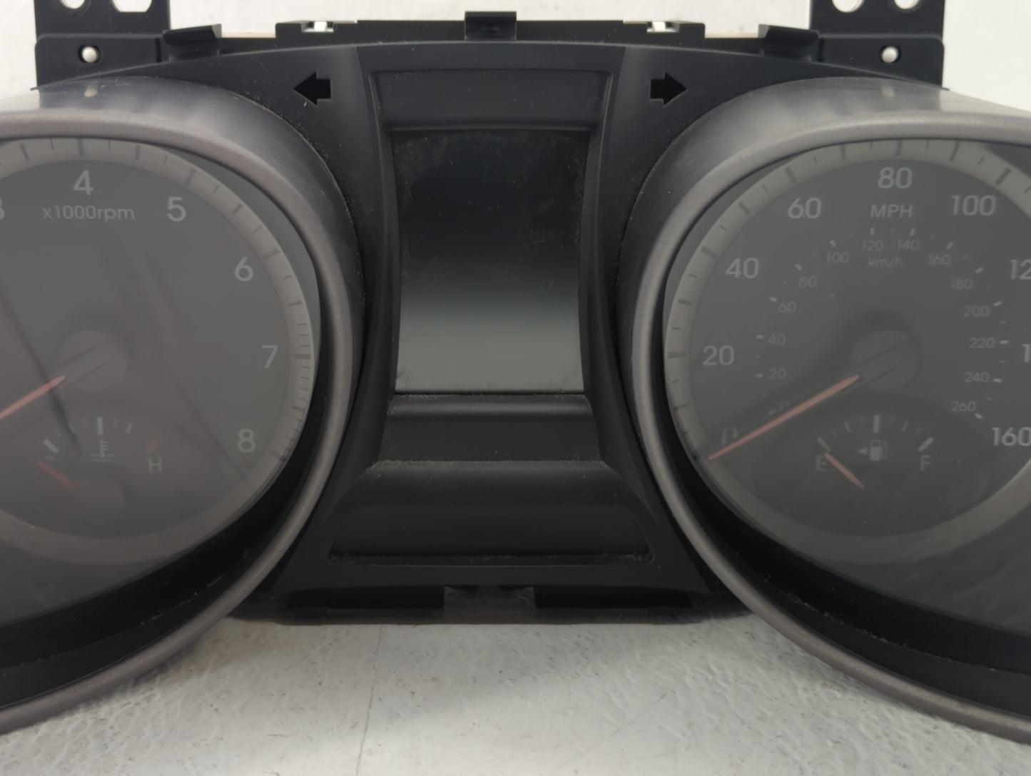 2013-2014 Hyundai Santa Fe Instrument Cluster Speedometer Gauges P/N:94001-4Z011 Fits Fits 2013 2014 OEM Used Auto Parts - O