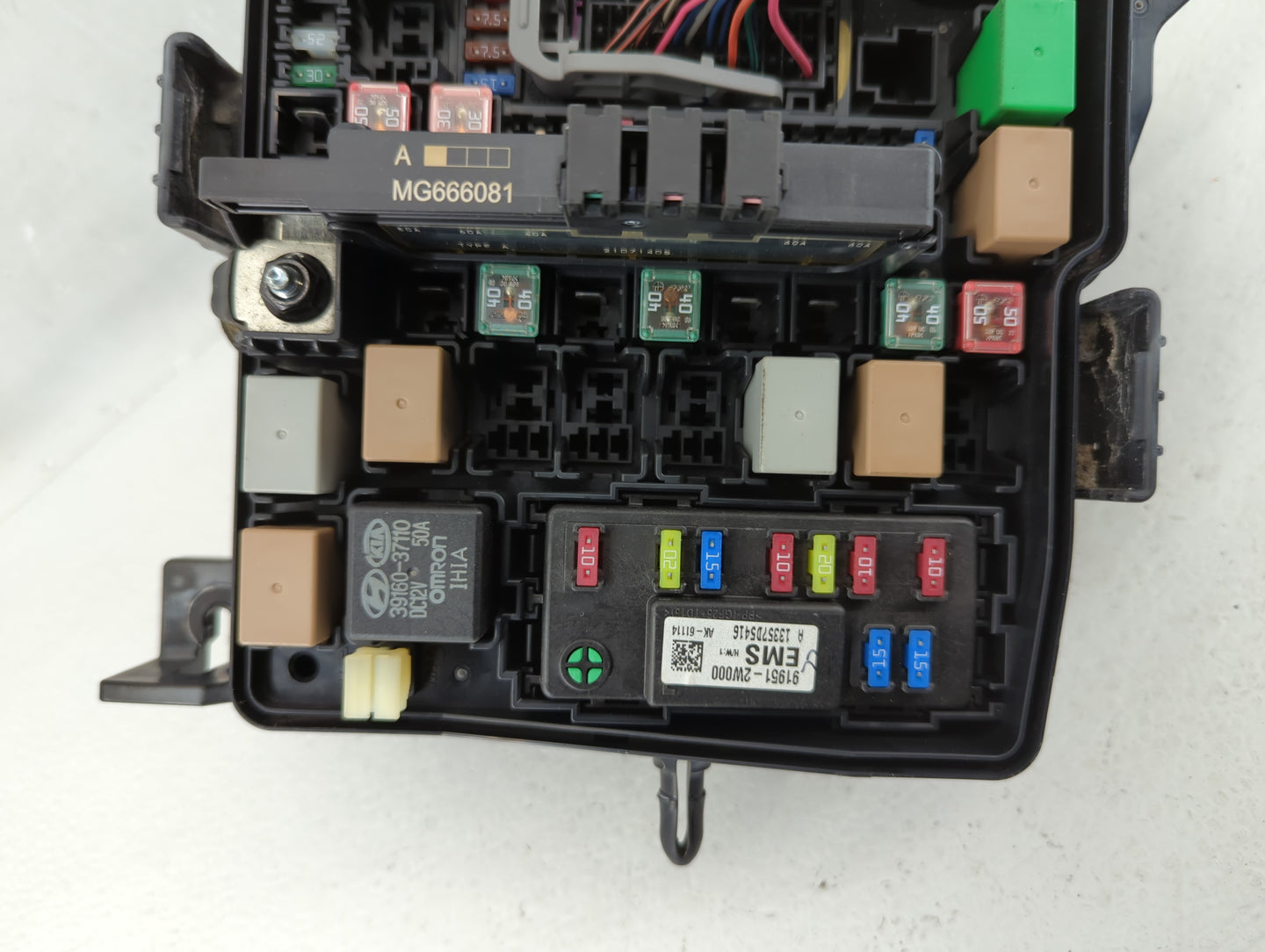2014 Hyundai Santa Fe Fusebox Fuse Box Panel Relay Module P/N:91951-2W000 Fits OEM Used Auto Parts - Oemusedautoparts1.com