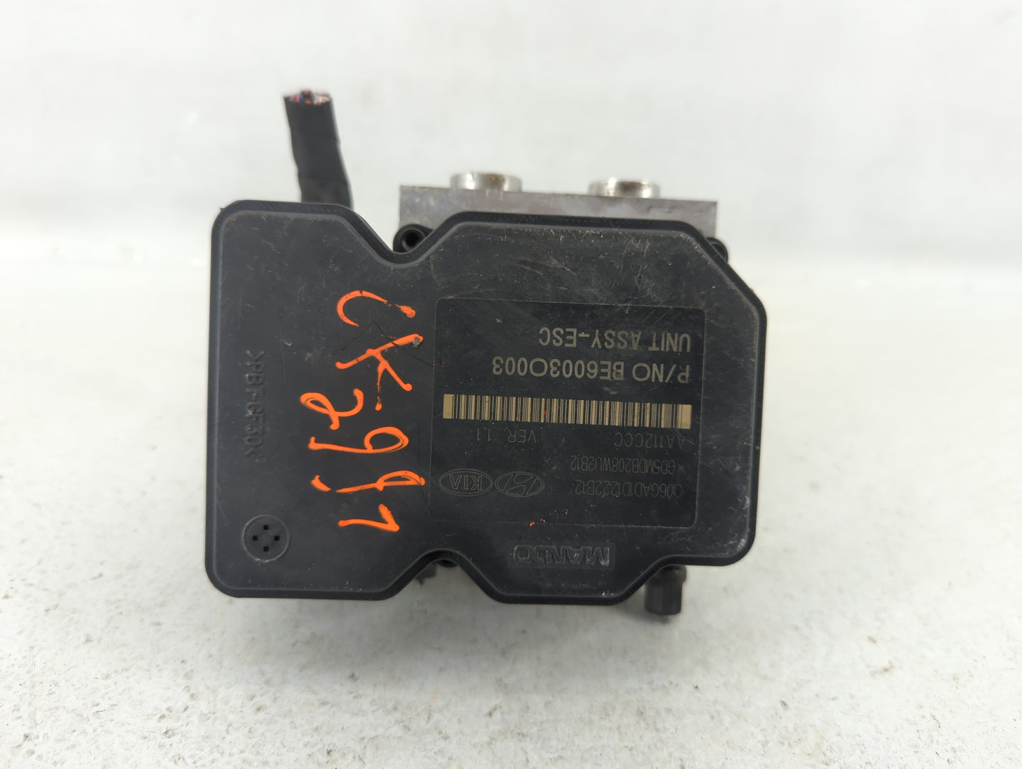 2013-2016 Hyundai Santa Fe ABS Pump Control Module Replacement P/N:58920-B8700 Fits Fits 2013 2014 2015 2016 OEM Used Auto P