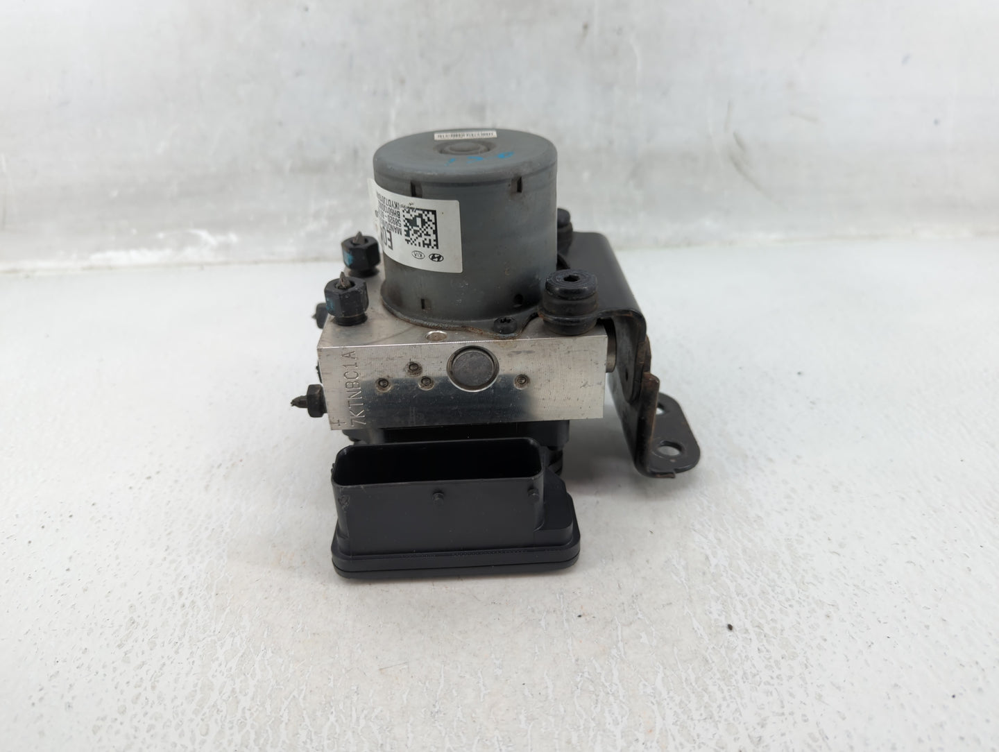 2013-2016 Hyundai Santa Fe ABS Pump Control Module Replacement P/N:58920-B8700 Fits Fits 2013 2014 2015 2016 OEM Used Auto P
