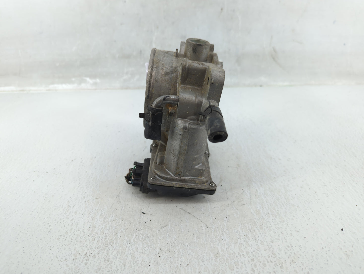 2013-2018 Hyundai Santa Fe Throttle Body P/N:35100-3CAA0 Fits Fits 2012 2013 2014 2015 2016 2017 2018 OEM Used Auto Parts - 