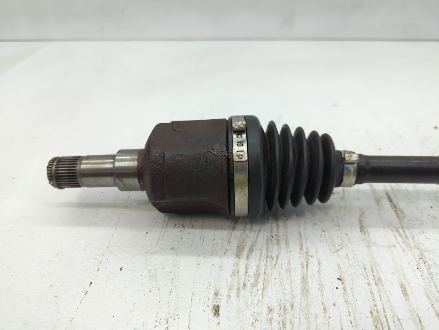 2013-2018 Hyundai Santa Fe Axle Shaft Rear Passenger Cv C/v - Oemusedautoparts1.com