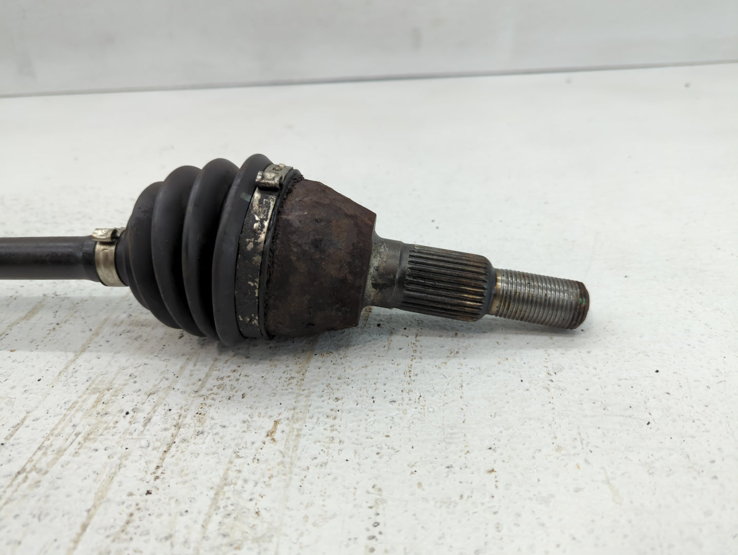 2013-2018 Hyundai Santa Fe Axle Shaft Rear Passenger Cv C/v - Oemusedautoparts1.com