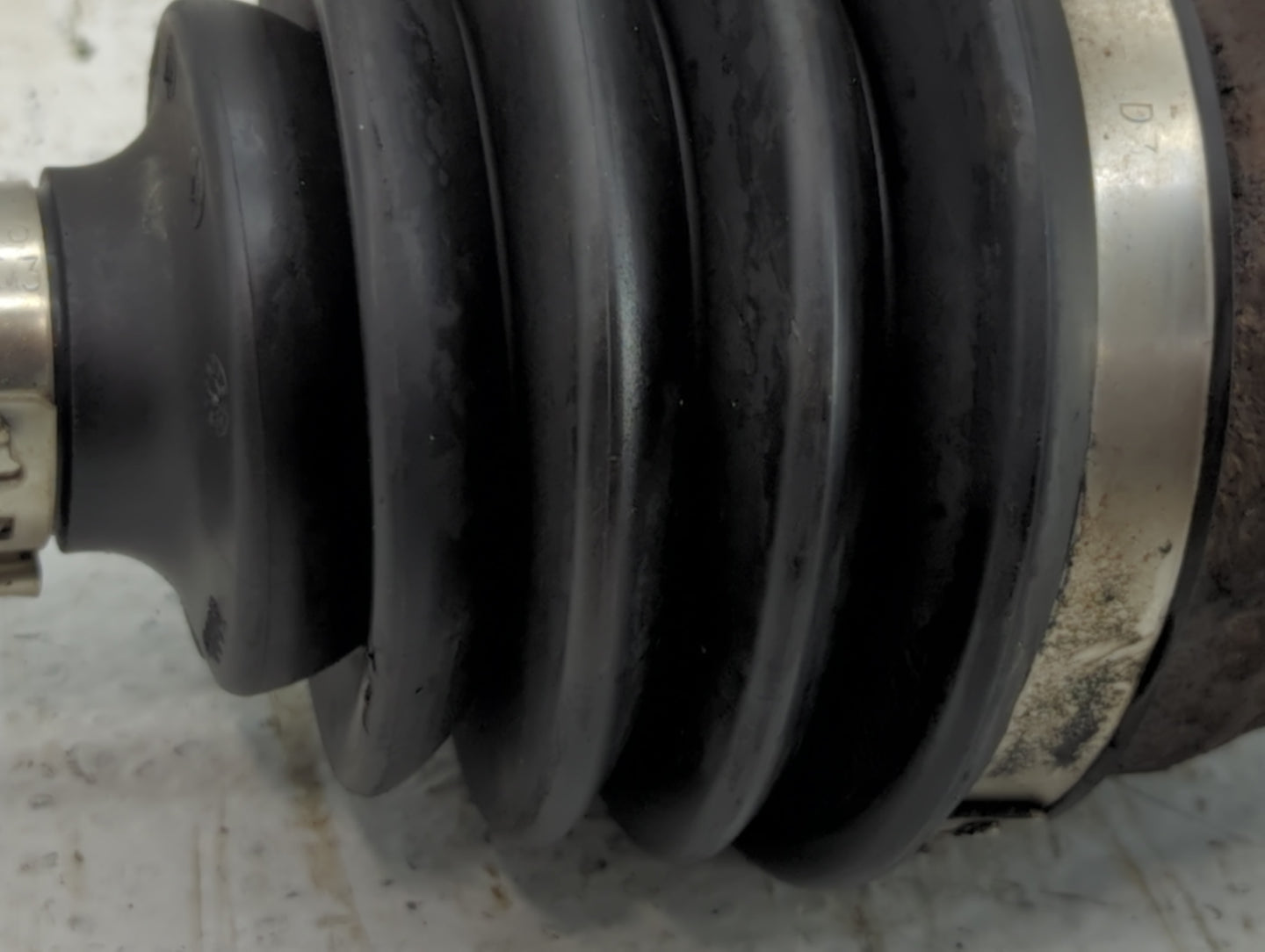 2013-2018 Hyundai Santa Fe Axle Shaft Rear Passenger Cv C/v - Oemusedautoparts1.com