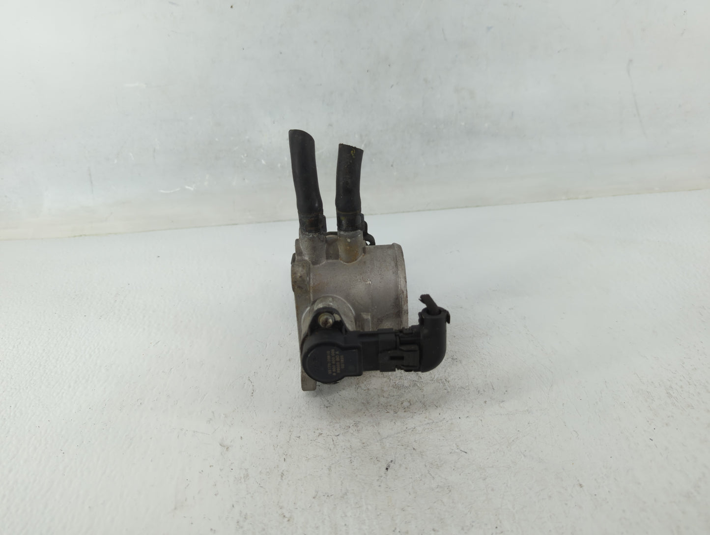 2014 Hyundai Santa Fe Throttle Body P/N:35170-26910 Fits Fits 2011 2012 2013 2015 2016 OEM Used Auto Parts - Oemusedautopart