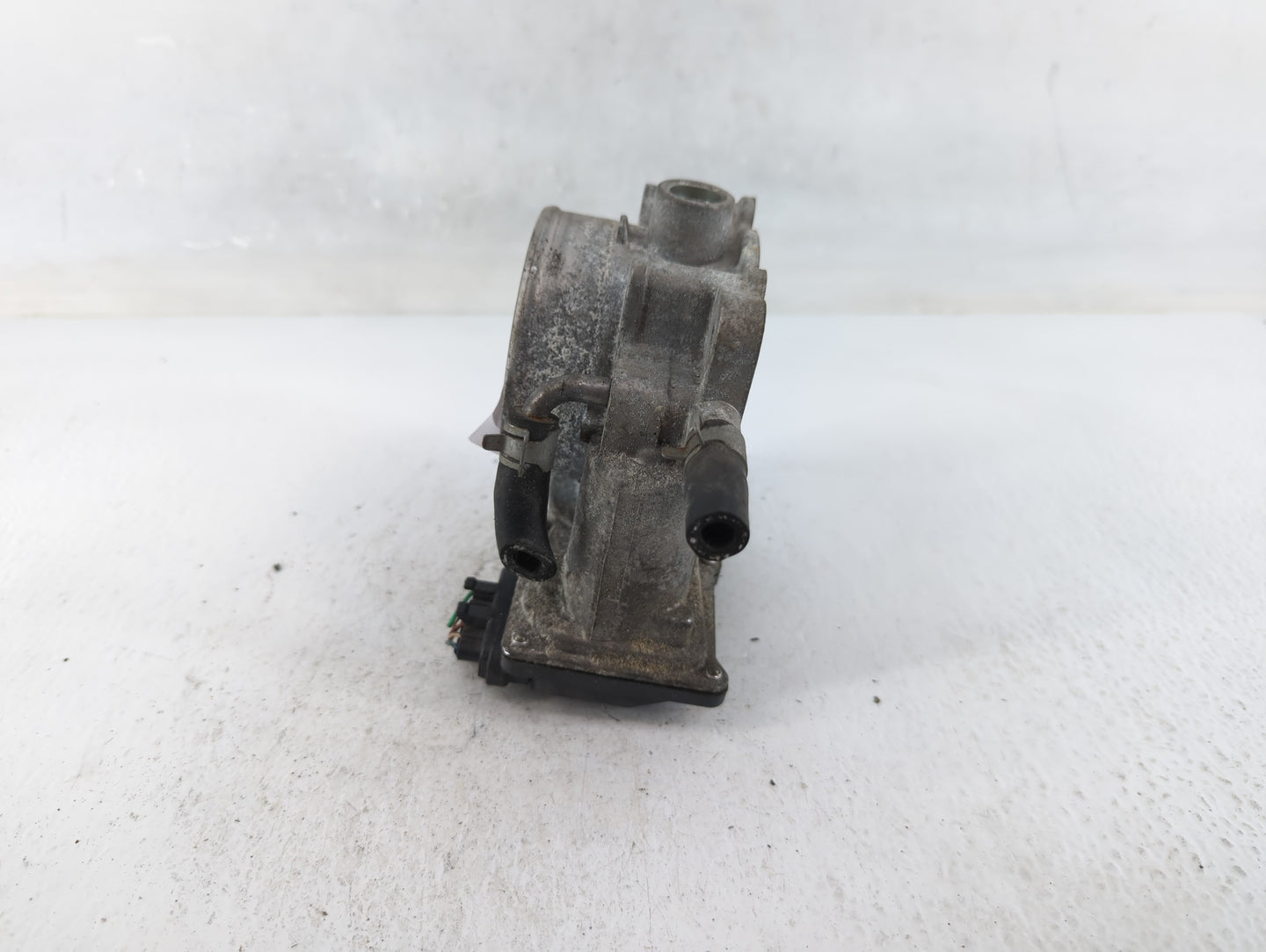 2013-2018 Hyundai Santa Fe Throttle Body P/N:35100-3CAA0 Fits Fits 2012 2013 2014 2015 2016 2017 2018 OEM Used Auto Parts - 