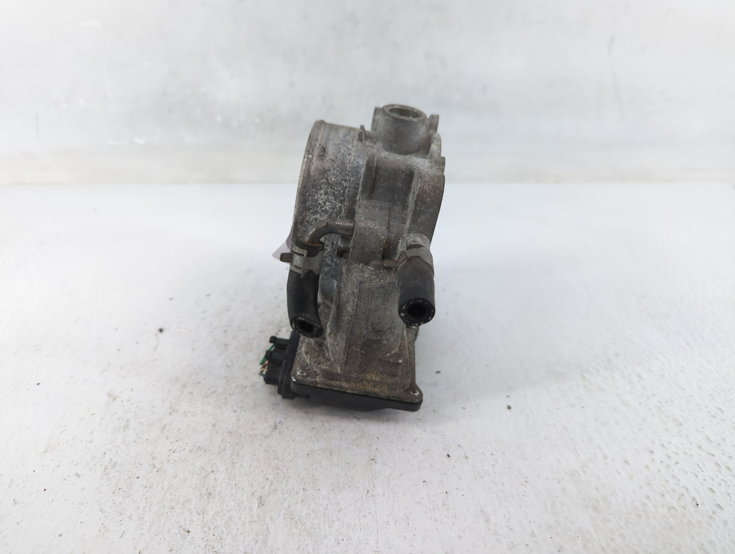 2013-2018 Hyundai Santa Fe Throttle Body P/N:35100-3CAA0 Fits Fits 2012 2013 2014 2015 2016 2017 2018 OEM Used Auto Parts - 