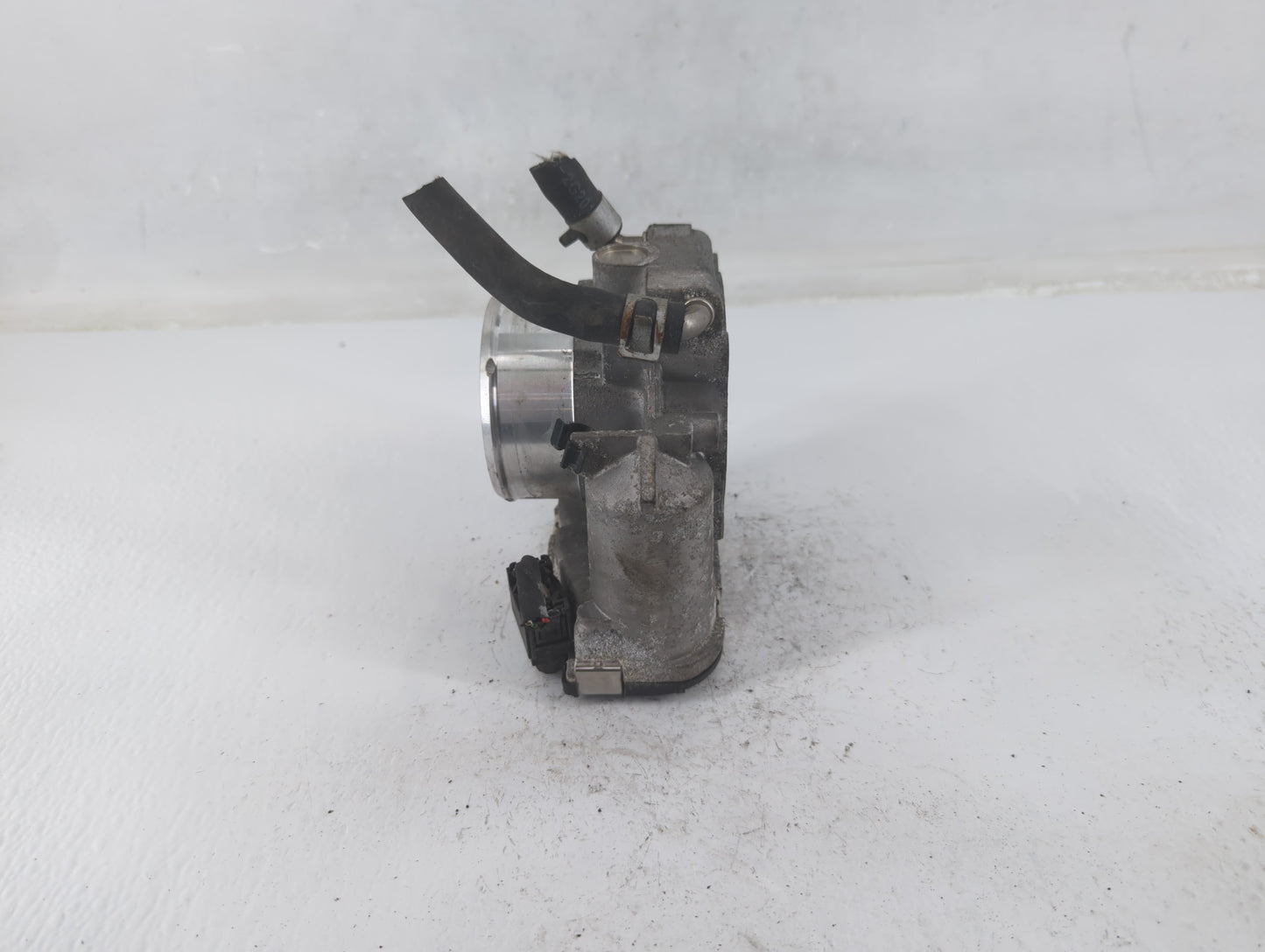 2014 Hyundai Santa Fe Throttle Body P/N:35100-2G700 Fits Fits 2011 2012 2013 2015 2016 OEM Used Auto Parts - Oemusedautopart