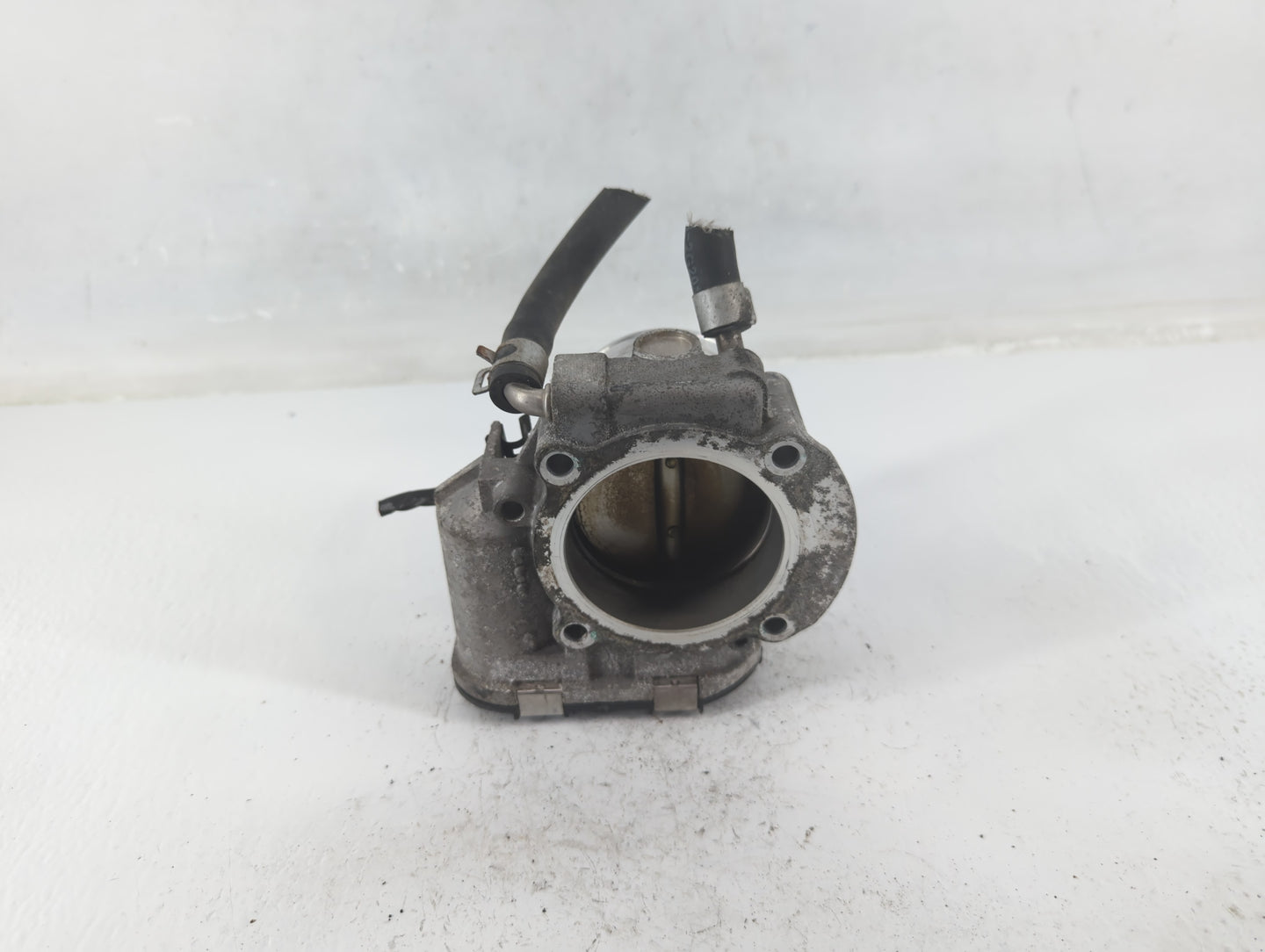 2014 Hyundai Santa Fe Throttle Body P/N:35100-2G700 Fits Fits 2011 2012 2013 2015 2016 OEM Used Auto Parts - Oemusedautopart