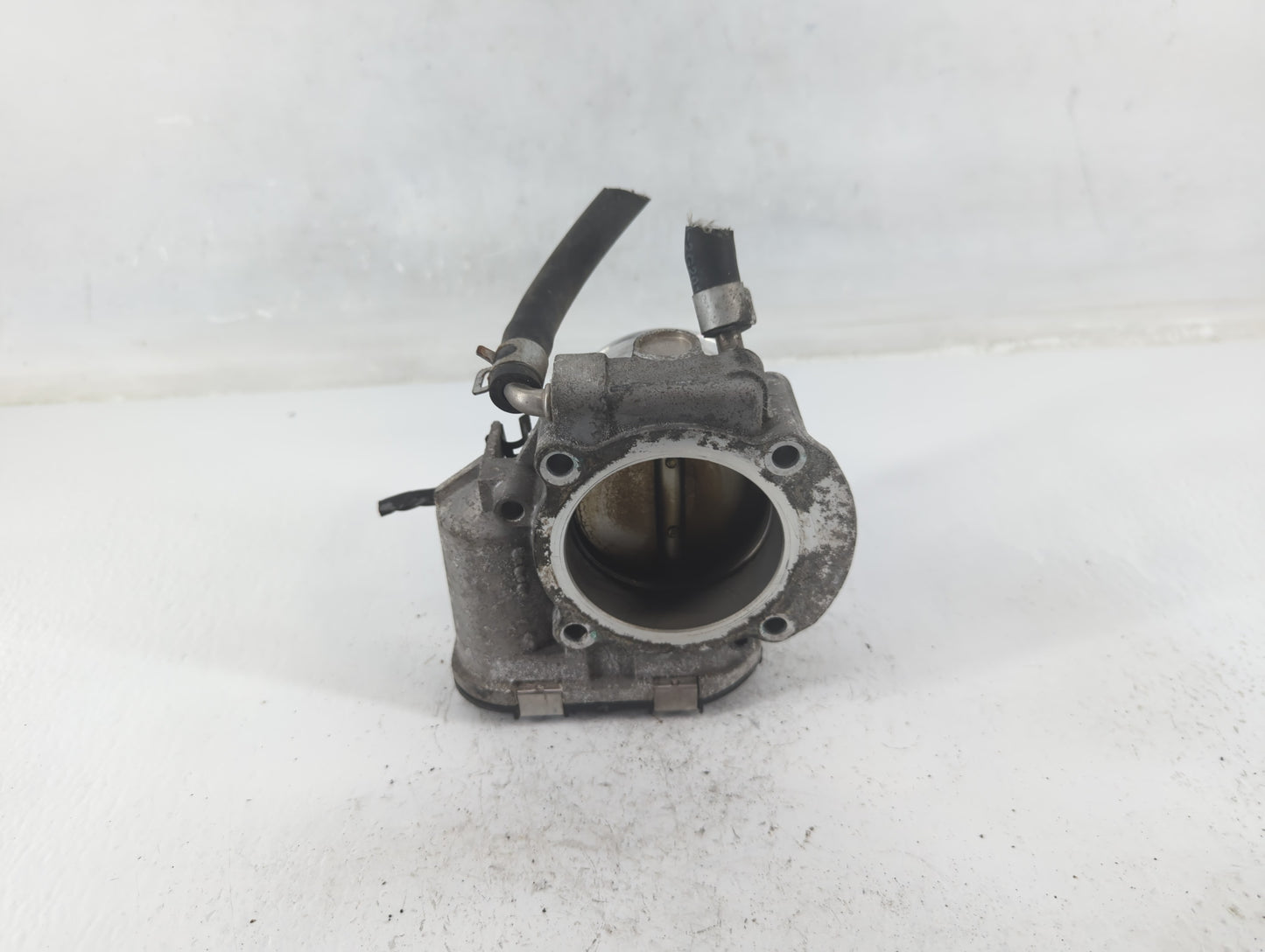 2014 Hyundai Santa Fe Throttle Body P/N:35100-2G700 Fits Fits 2011 2012 2013 2015 2016 OEM Used Auto Parts - Oemusedautopart