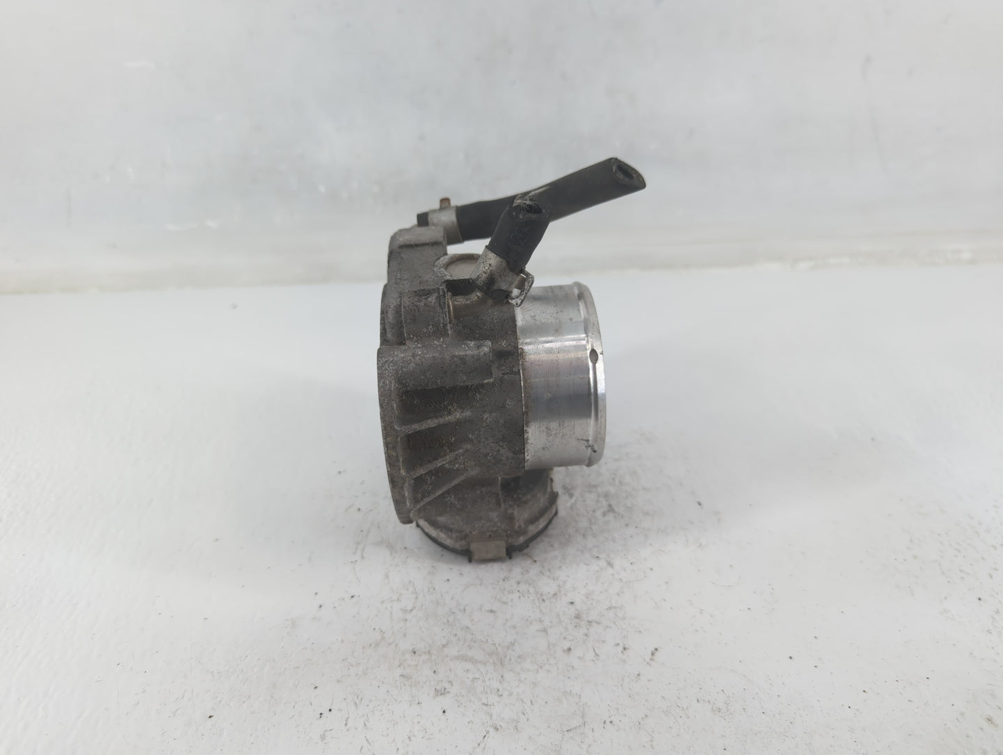2014 Hyundai Santa Fe Throttle Body P/N:35100-2G700 Fits Fits 2011 2012 2013 2015 2016 OEM Used Auto Parts - Oemusedautopart