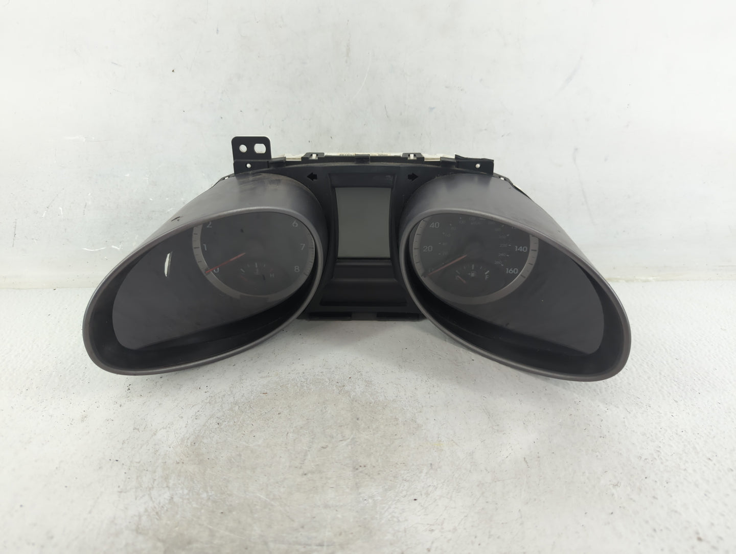 2013-2014 Hyundai Santa Fe Instrument Cluster Speedometer Gauges P/N:94001-4Z001 Fits Fits 2013 2014 OEM Used Auto Parts - O