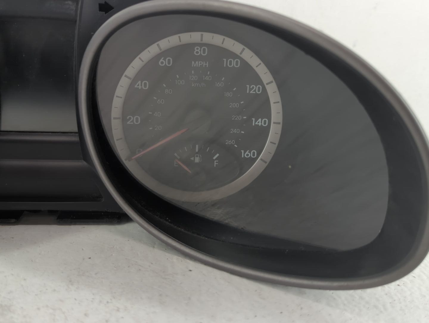 2013-2014 Hyundai Santa Fe Instrument Cluster Speedometer Gauges P/N:94001-4Z001 Fits Fits 2013 2014 OEM Used Auto Parts - O