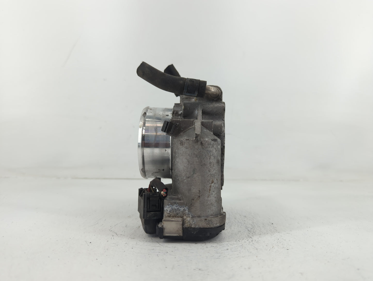 2014 Hyundai Santa Fe Throttle Body P/N:35100-2G700 Fits Fits 2011 2012 2013 2015 2016 OEM Used Auto Parts - Oemusedautopart