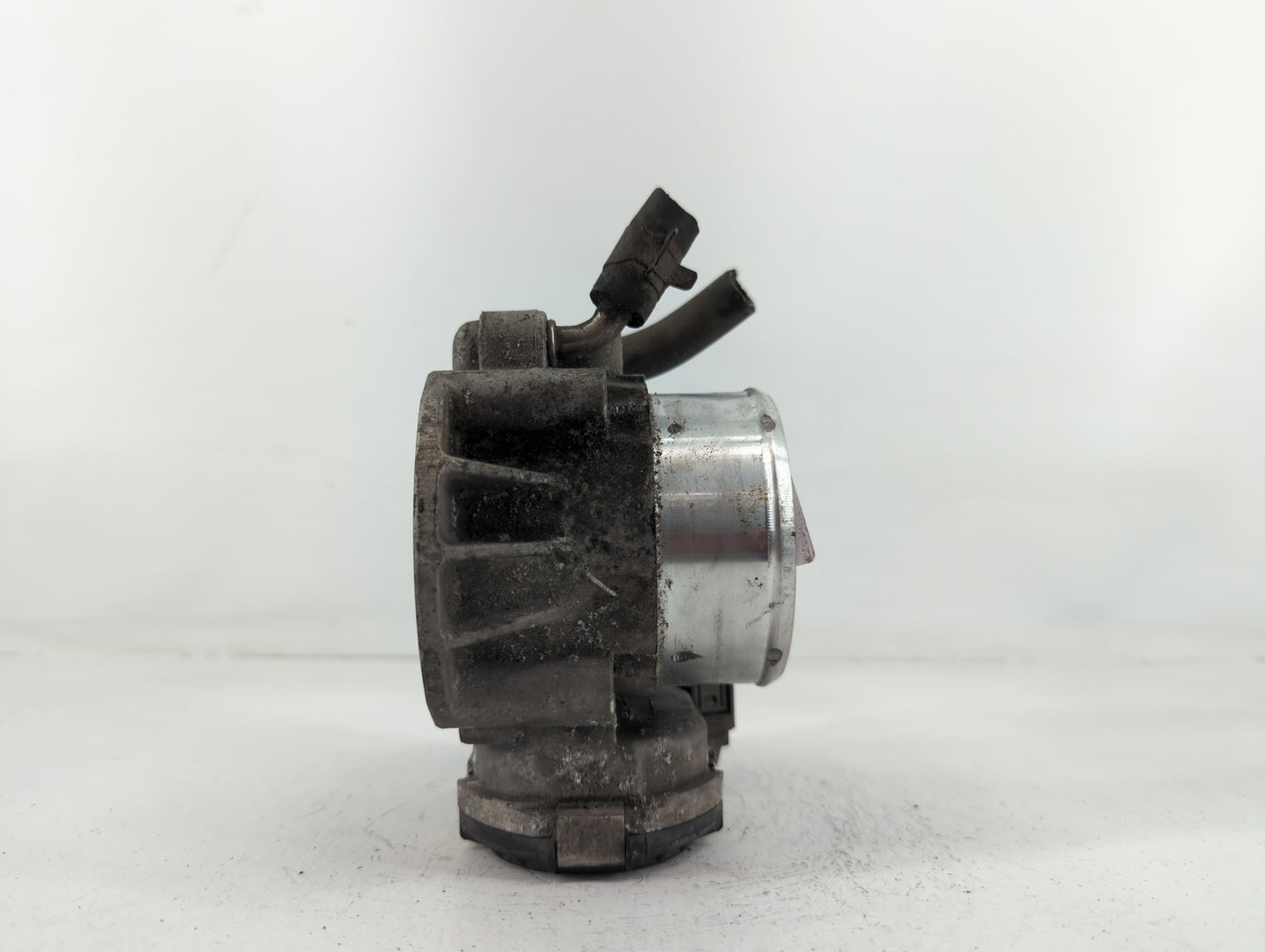 2014 Hyundai Santa Fe Throttle Body P/N:35100-2G700 Fits Fits 2011 2012 2013 2015 2016 OEM Used Auto Parts - Oemusedautopart