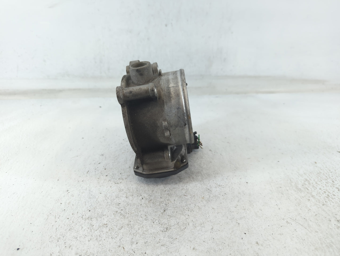 2013-2018 Hyundai Santa Fe Throttle Body P/N:35100-3CAA0 Fits Fits 2012 2013 2014 2015 2016 2017 2018 OEM Used Auto Parts - 