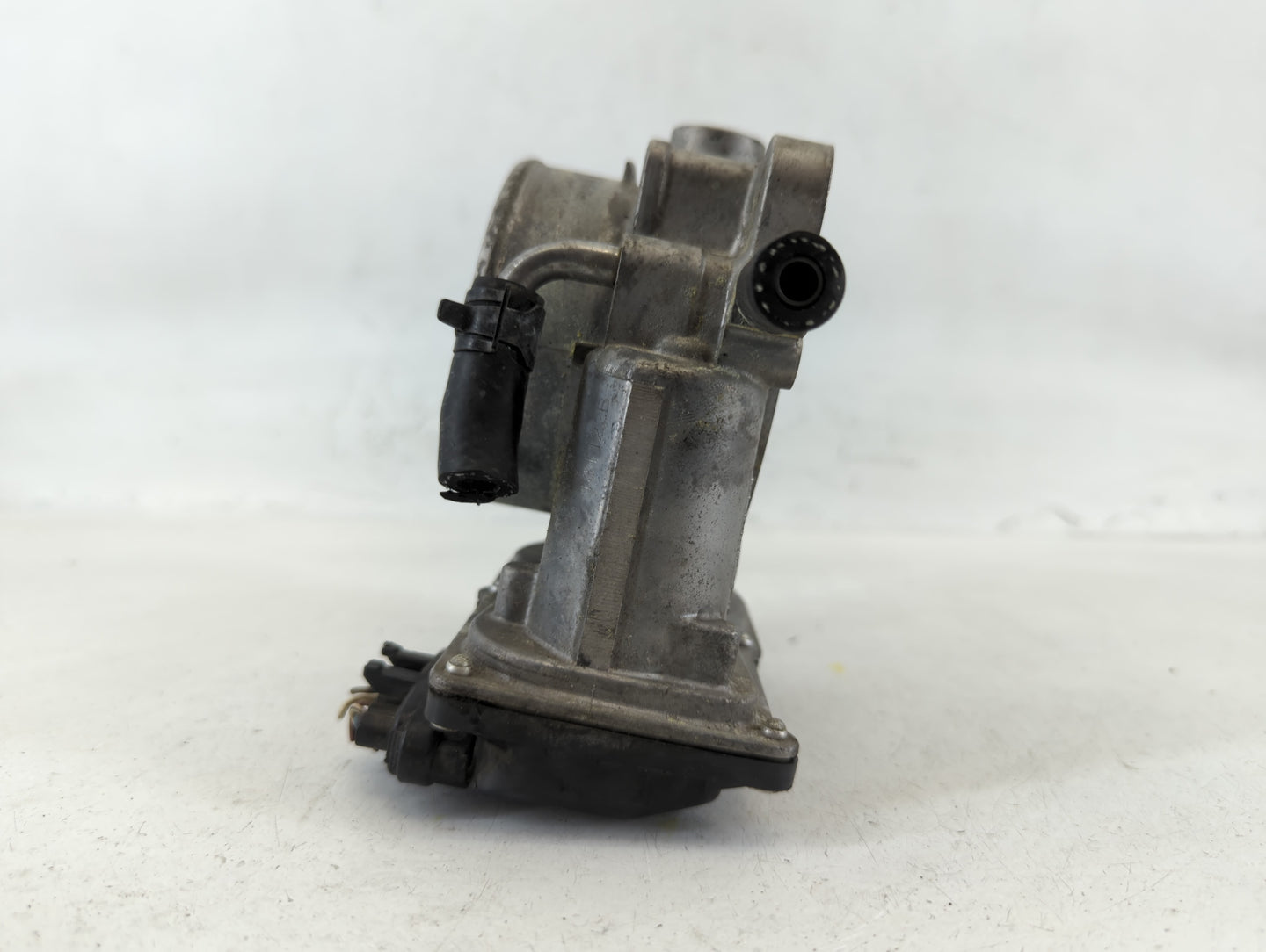 2013-2018 Hyundai Santa Fe Throttle Body P/N:35100-3CAA0 Fits Fits 2012 2013 2014 2015 2016 2017 2018 OEM Used Auto Parts - 