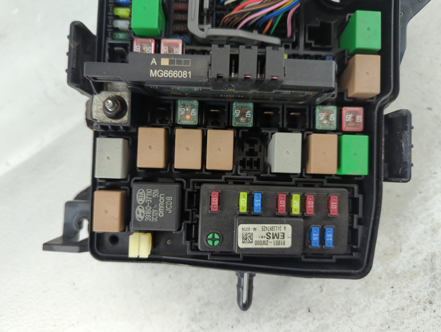 2014 Hyundai Santa Fe Fusebox Fuse Box Panel Relay Module P/N:91941-4Z011QQH Fits OEM Used Auto Parts - Oemusedautoparts1.co