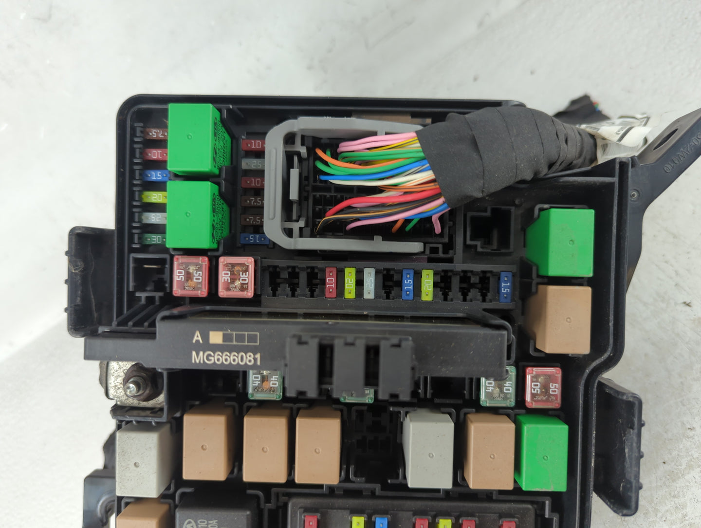 2014 Hyundai Santa Fe Fusebox Fuse Box Panel Relay Module P/N:91941-4Z011QQH Fits OEM Used Auto Parts - Oemusedautoparts1.co