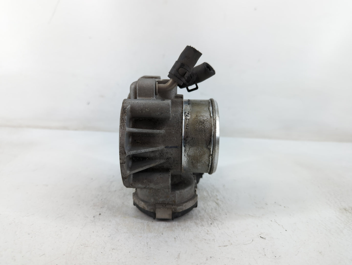 2014 Hyundai Santa Fe Throttle Body P/N:90 4501 0003 35100-2G710 Fits Fits 2011 2012 2013 2015 2016 OEM Used Auto Parts - Oe