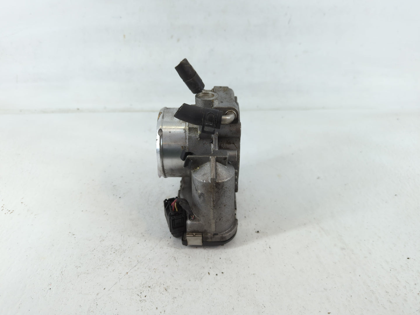 2014 Hyundai Santa Fe Throttle Body P/N:35100-2G700 Fits Fits 2011 2012 2013 2015 2016 OEM Used Auto Parts - Oemusedautopart