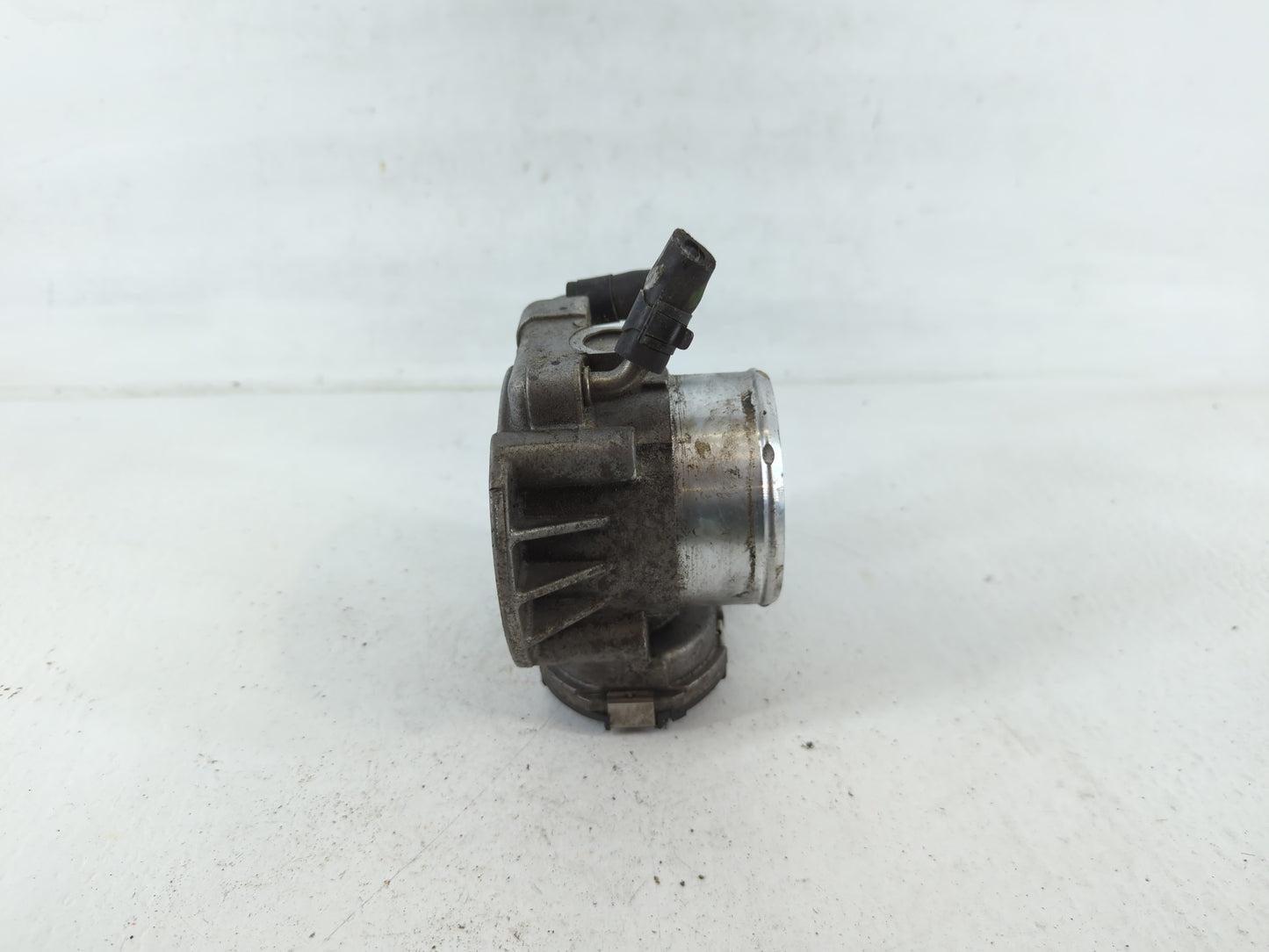 2014 Hyundai Santa Fe Throttle Body P/N:35100-2G700 Fits Fits 2011 2012 2013 2015 2016 OEM Used Auto Parts - Oemusedautopart
