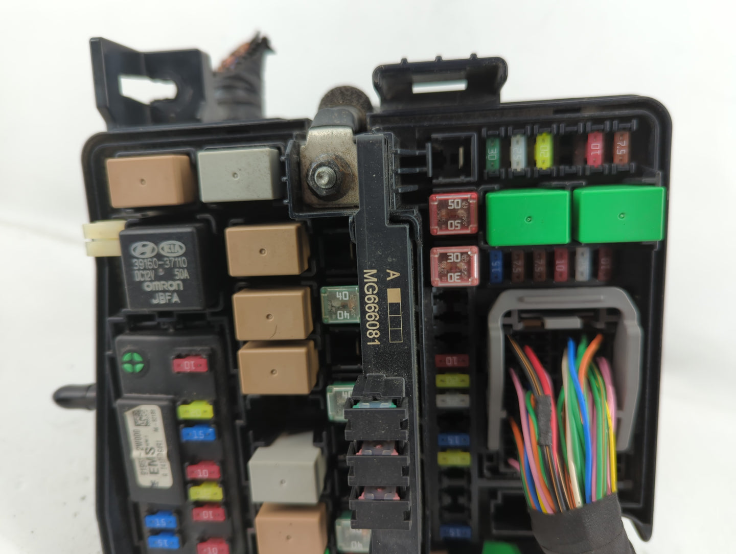 2014 Hyundai Santa Fe Fusebox Fuse Box Panel Relay Module P/N:91941-4Z011QQH Fits OEM Used Auto Parts - Oemusedautoparts1.co