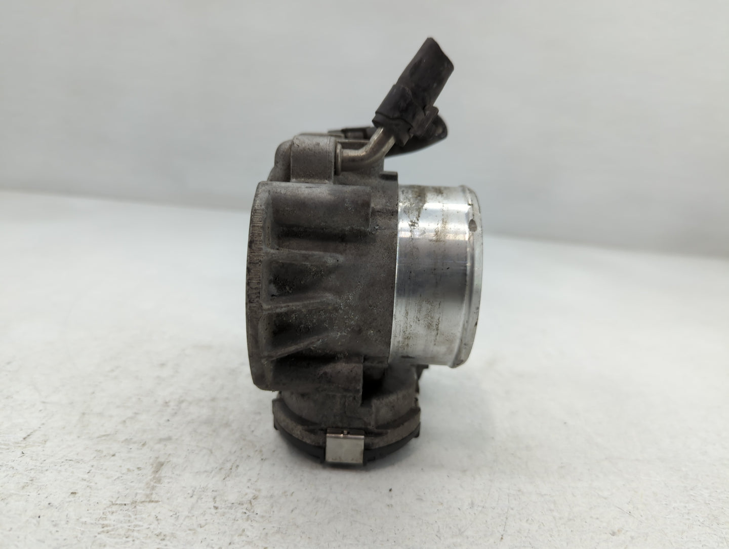 2014 Hyundai Santa Fe Throttle Body P/N:35100-2G700 Fits Fits 2011 2012 2013 2015 2016 OEM Used Auto Parts - Oemusedautopart