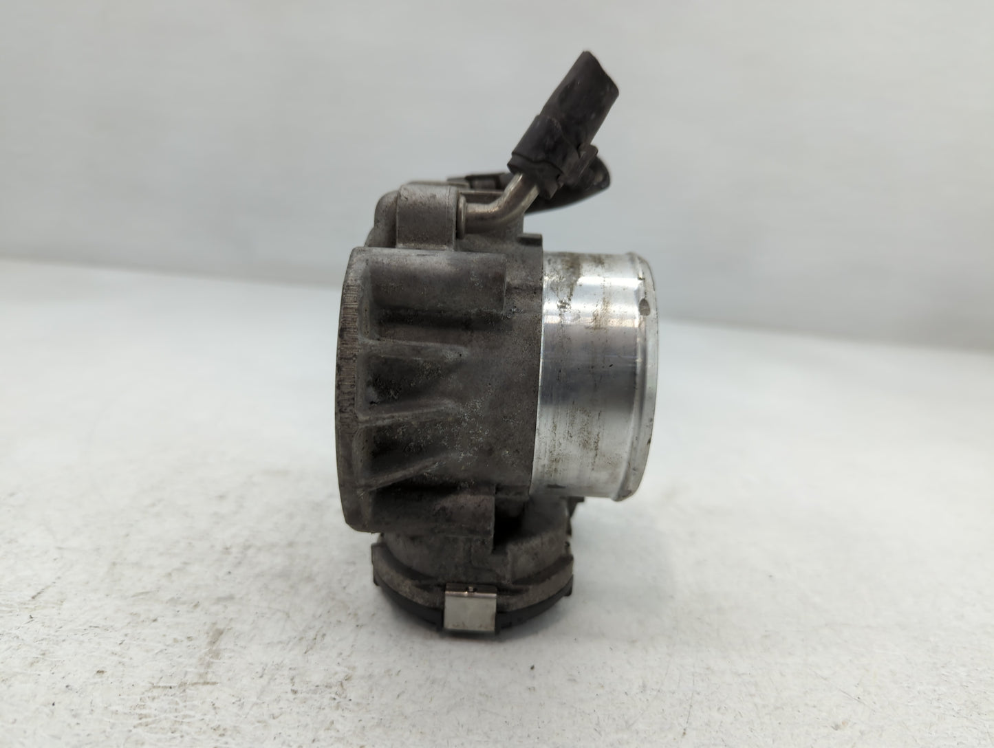 2014 Hyundai Santa Fe Throttle Body P/N:35100-2G700 Fits Fits 2011 2012 2013 2015 2016 OEM Used Auto Parts - Oemusedautopart