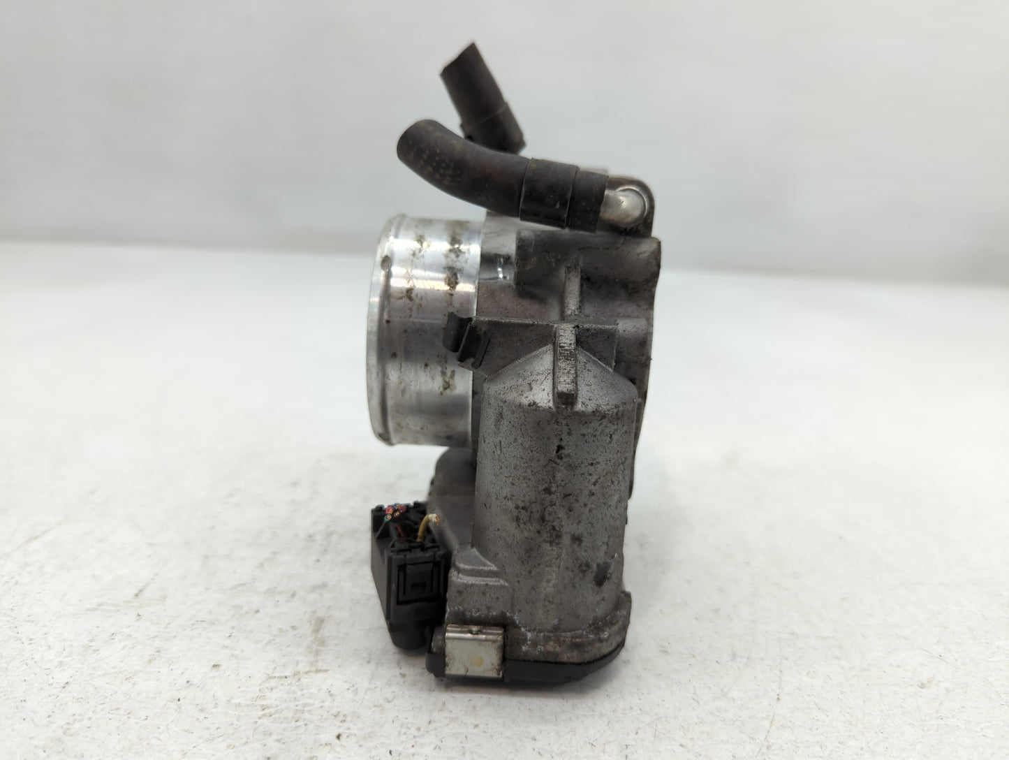 2014 Hyundai Santa Fe Throttle Body P/N:35100-2G700 Fits Fits 2011 2012 2013 2015 2016 OEM Used Auto Parts - Oemusedautopart