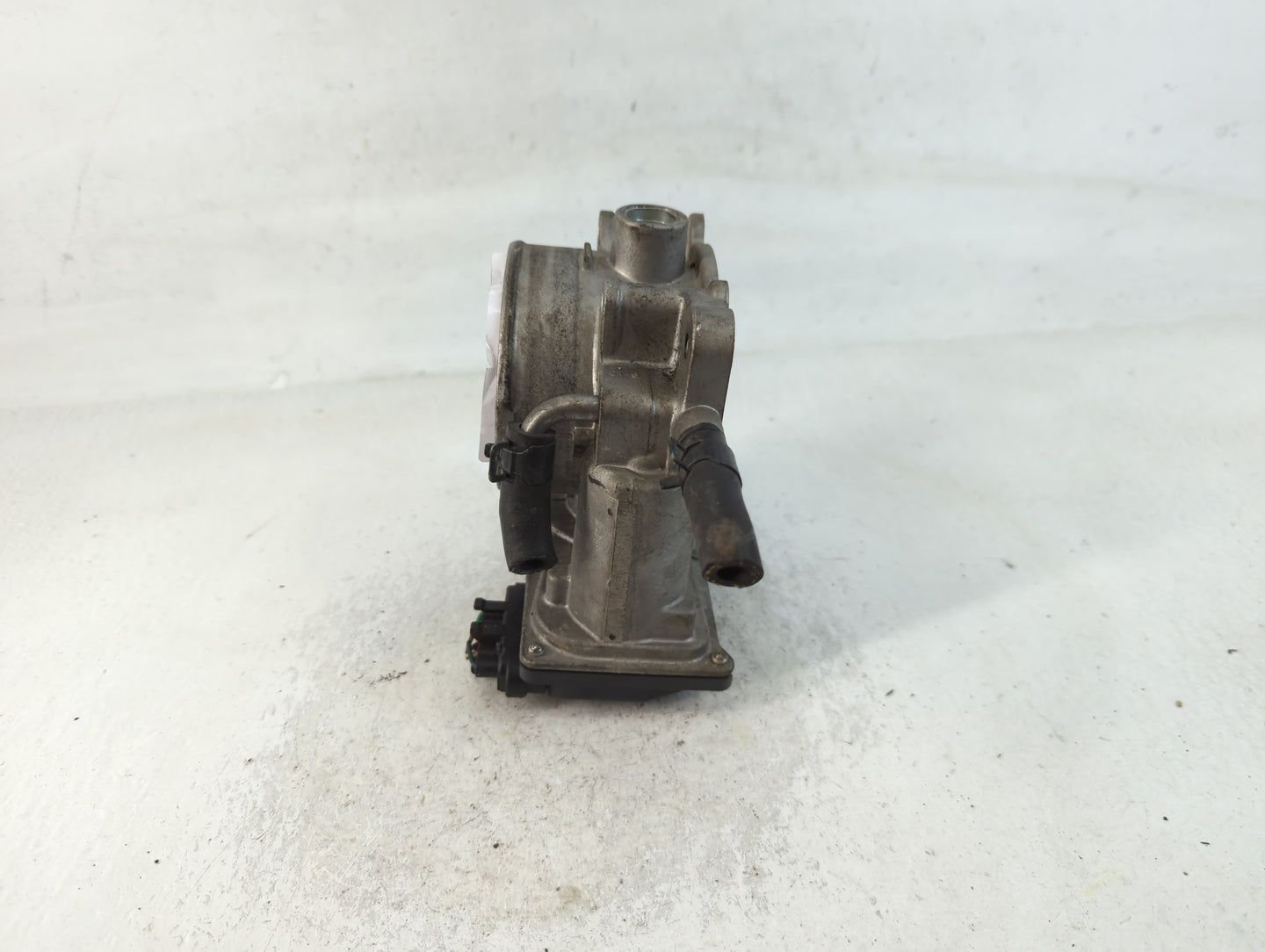 2013-2018 Hyundai Santa Fe Throttle Body P/N:35100-3CAA0 Fits Fits 2012 2013 2014 2015 2016 2017 2018 OEM Used Auto Parts - 