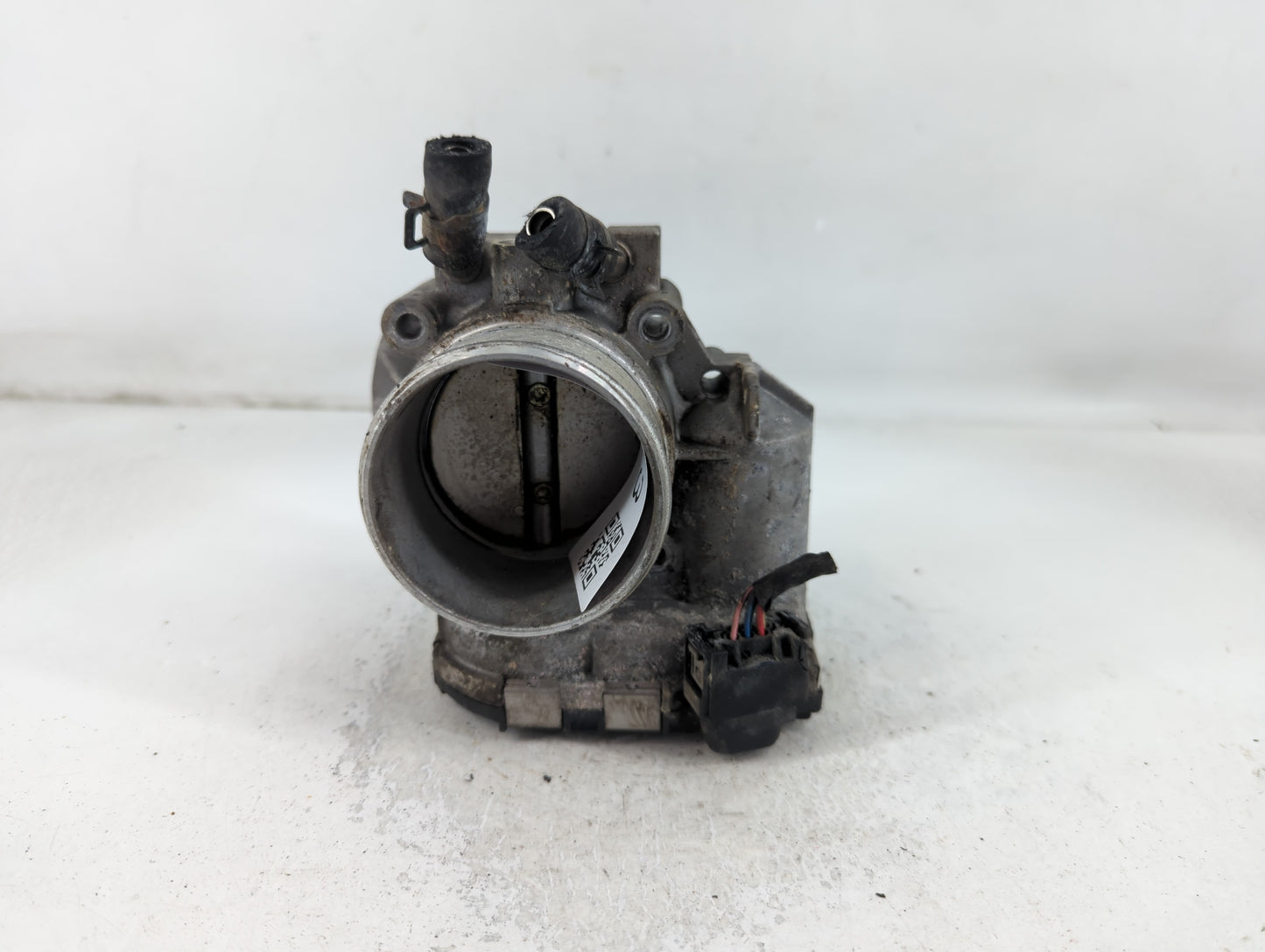 2014 Hyundai Santa Fe Throttle Body P/N:35100-2G710 Fits Fits 2011 2012 2013 2015 2016 OEM Used Auto Parts - Oemusedautopart
