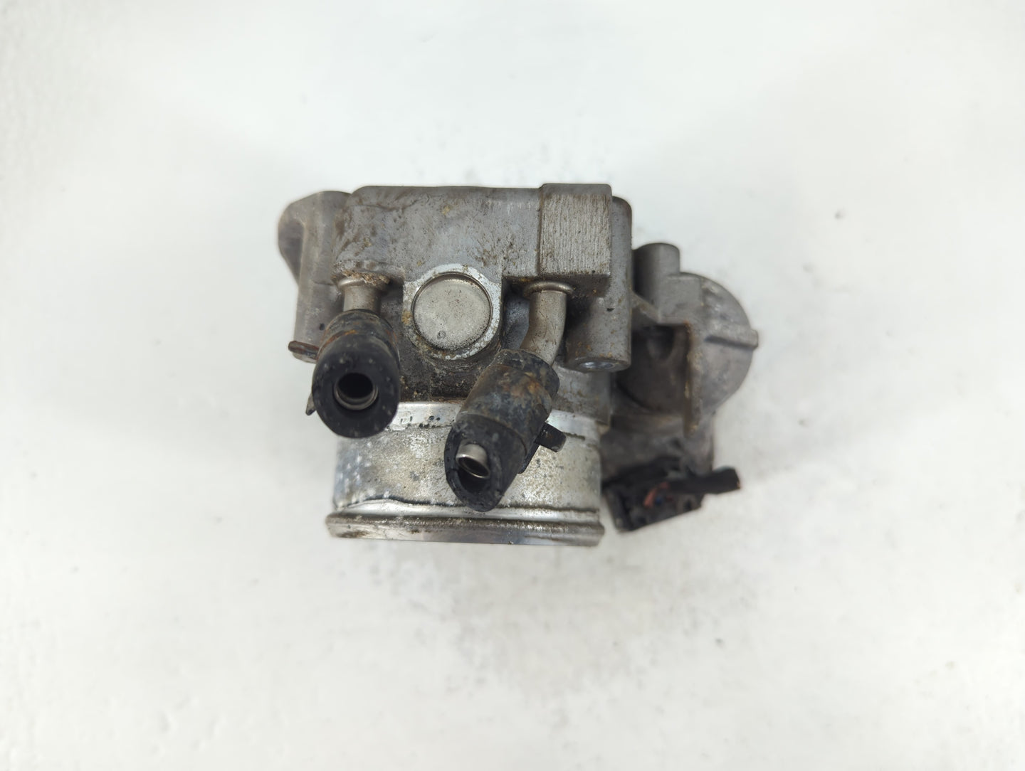 2014 Hyundai Santa Fe Throttle Body P/N:35100-2G710 Fits Fits 2011 2012 2013 2015 2016 OEM Used Auto Parts - Oemusedautopart