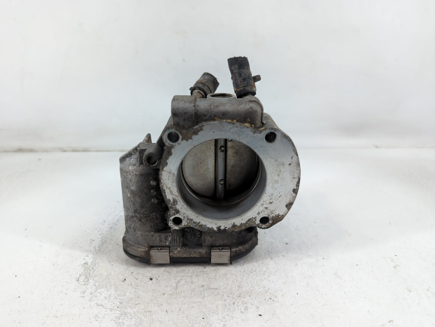 2014 Hyundai Santa Fe Throttle Body P/N:35100-2G710 Fits Fits 2011 2012 2013 2015 2016 OEM Used Auto Parts - Oemusedautopart