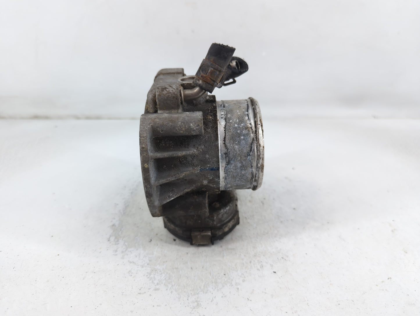 2014 Hyundai Santa Fe Throttle Body P/N:35100-2G710 Fits Fits 2011 2012 2013 2015 2016 OEM Used Auto Parts - Oemusedautopart
