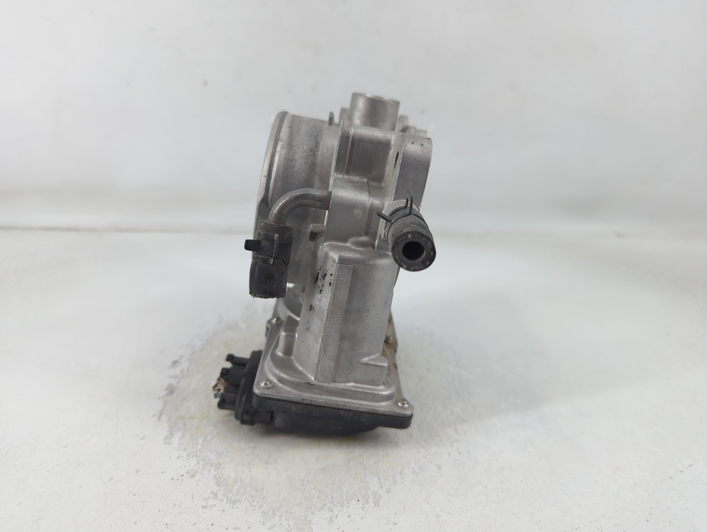2013-2018 Hyundai Santa Fe Throttle Body P/N:35100-3CAA0 Fits Fits 2012 2013 2014 2015 2016 2017 2018 OEM Used Auto Parts - 