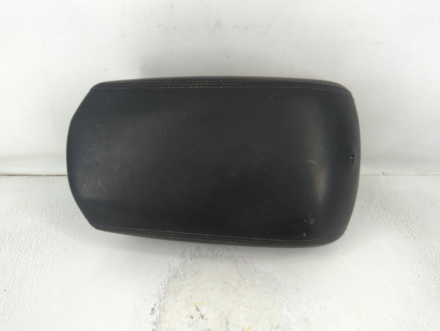 2014 Hyundai Santa Fe Center Console Armrest Cover Lid Fits OEM Used Auto Parts - Oemusedautoparts1.com