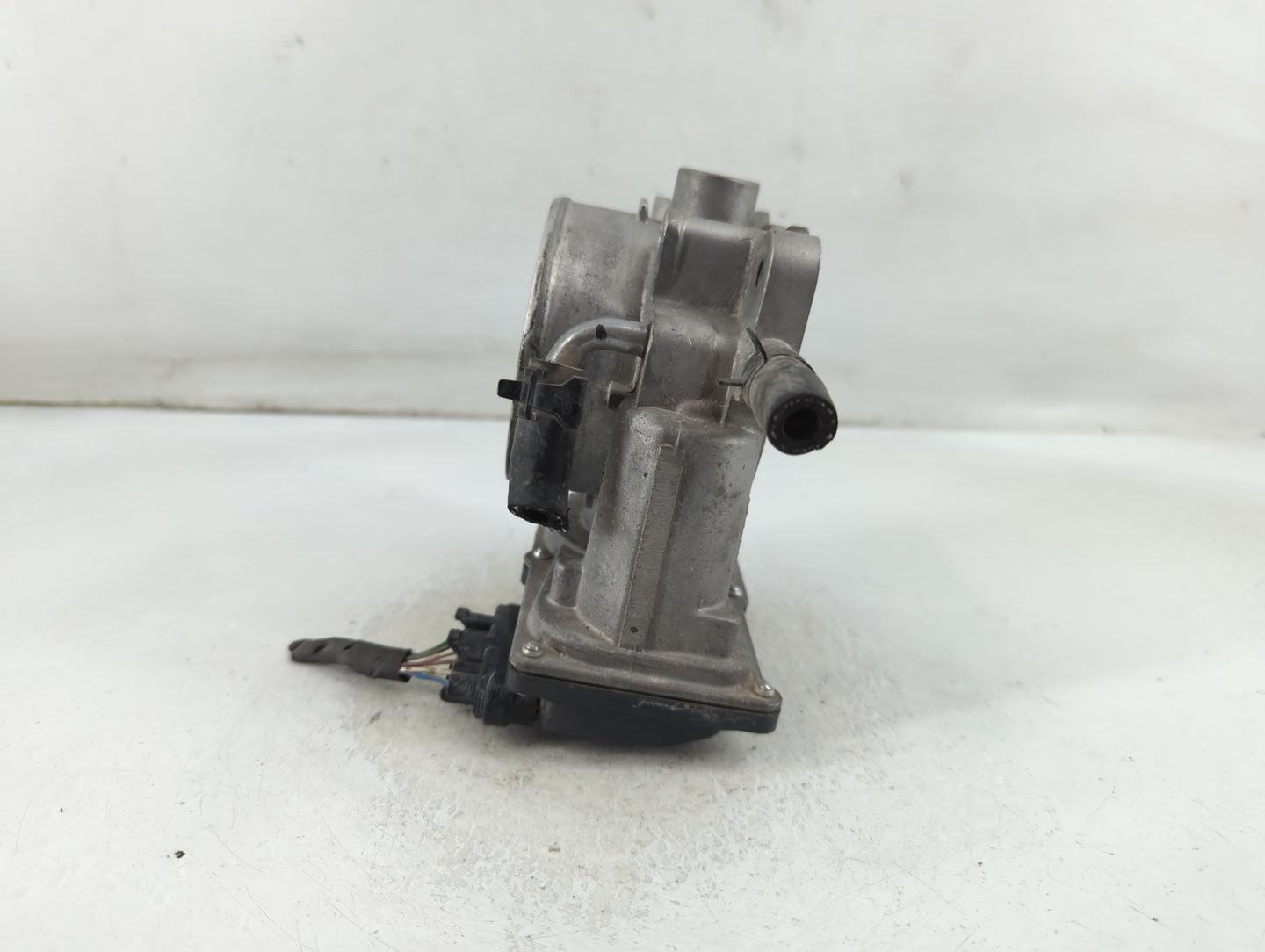 2013-2018 Hyundai Santa Fe Throttle Body P/N:5312 04U26 35100-3CAA0 Fits Fits 2012 2013 2014 2015 2016 2017 2018 OEM Used Au