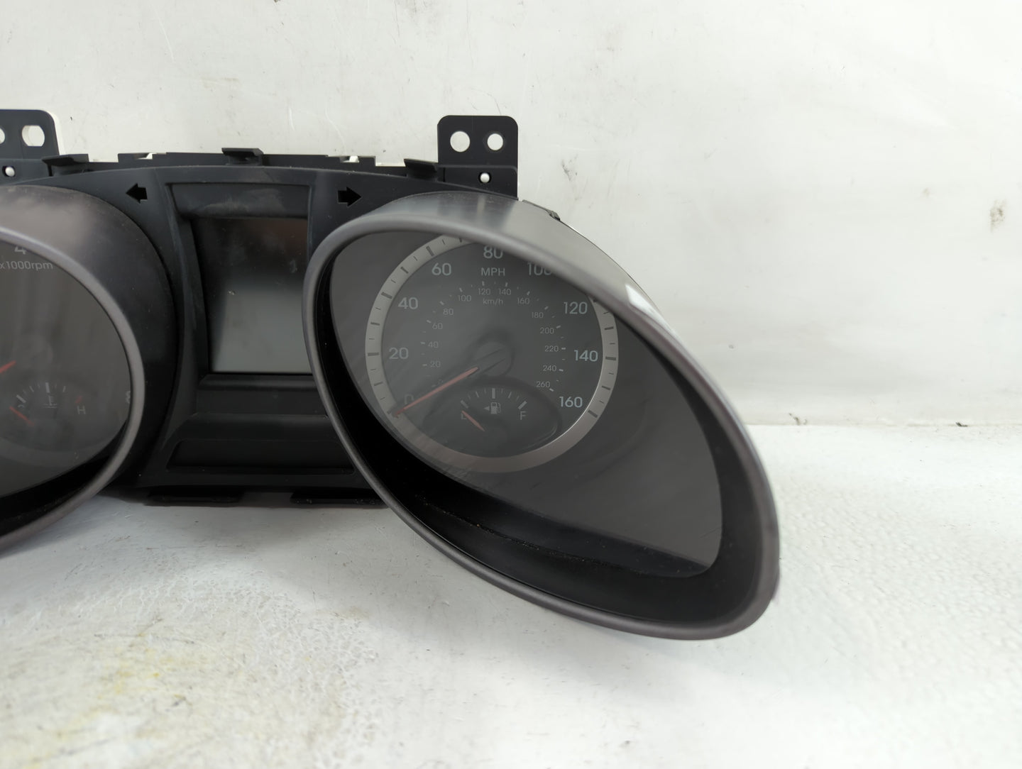 2013-2014 Hyundai Santa Fe Instrument Cluster Speedometer Gauges P/N:TN157560-1019 P265Z001 Fits Fits 2013 2014 OEM Used Aut