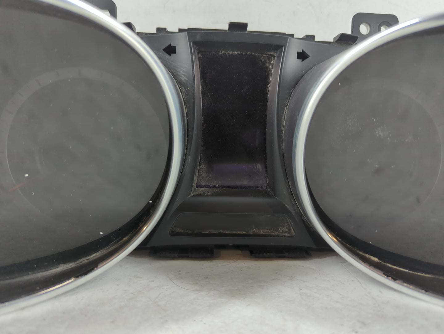 2013-2014 Hyundai Santa Fe Instrument Cluster Speedometer Gauges P/N:94011-B8051 Fits Fits 2013 2014 OEM Used Auto Parts - O