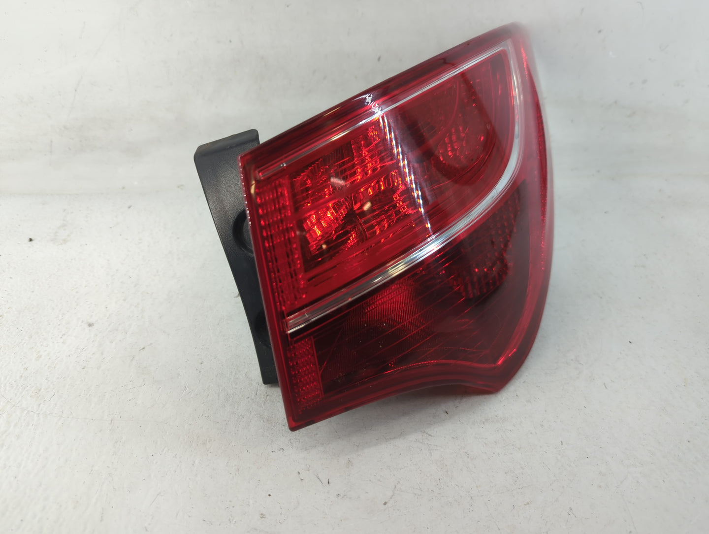 2014 Hyundai Santa Fe Sport Tail Light Assembly Passenger Right OEM P/N:92402-4Z0 Fits Fits 2013 2015 2016 OEM Used Auto Par